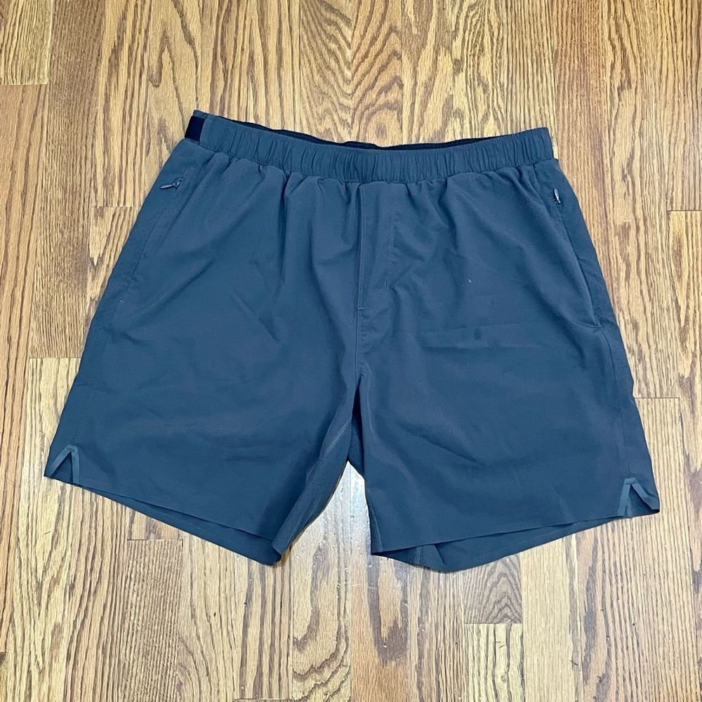 Rhone Charcoal Workout Shorts w/adjustable belt. Large.